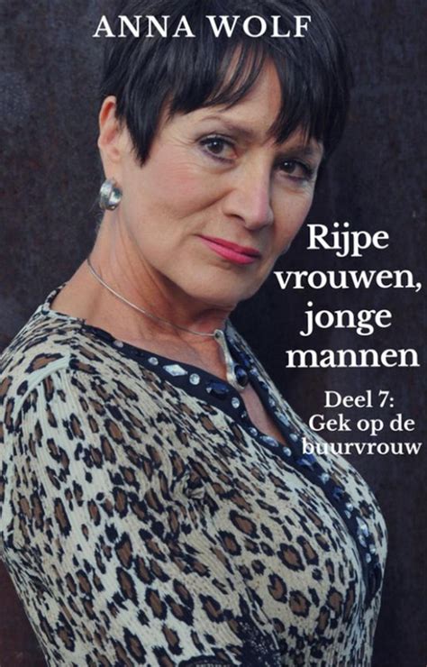 Rijpe vrouw valt op jonge mannen